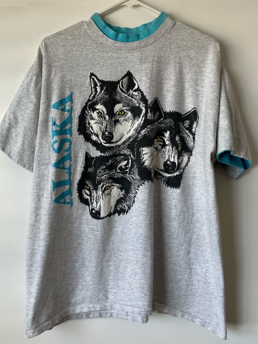 Vintage Alaska Wolf Graphic Tee - Gray with Teal Accents